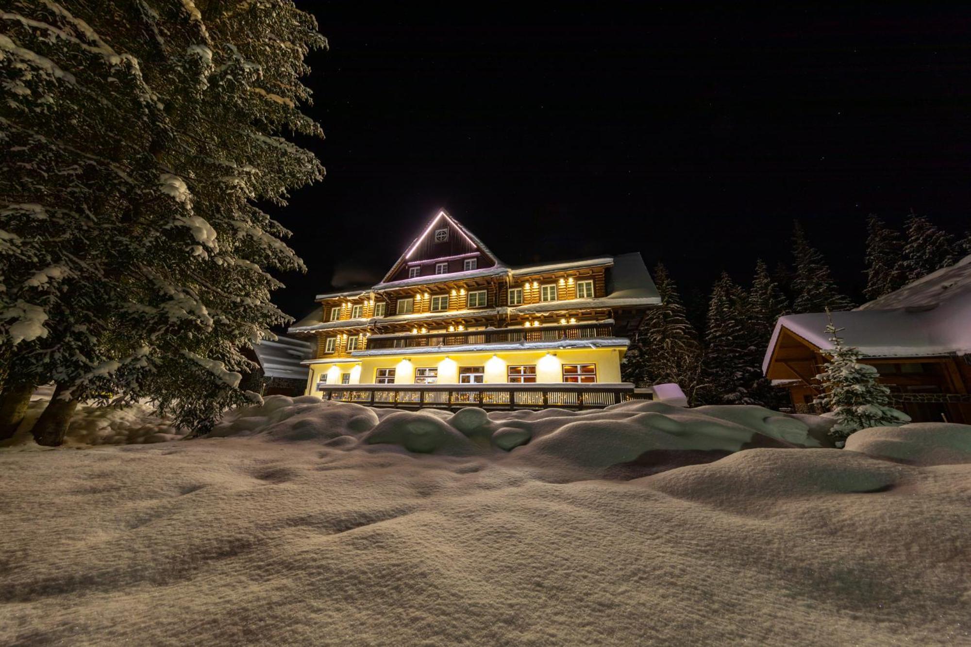 Hotel Mikulasska Chata Demanovska Dolina Bagian luar foto