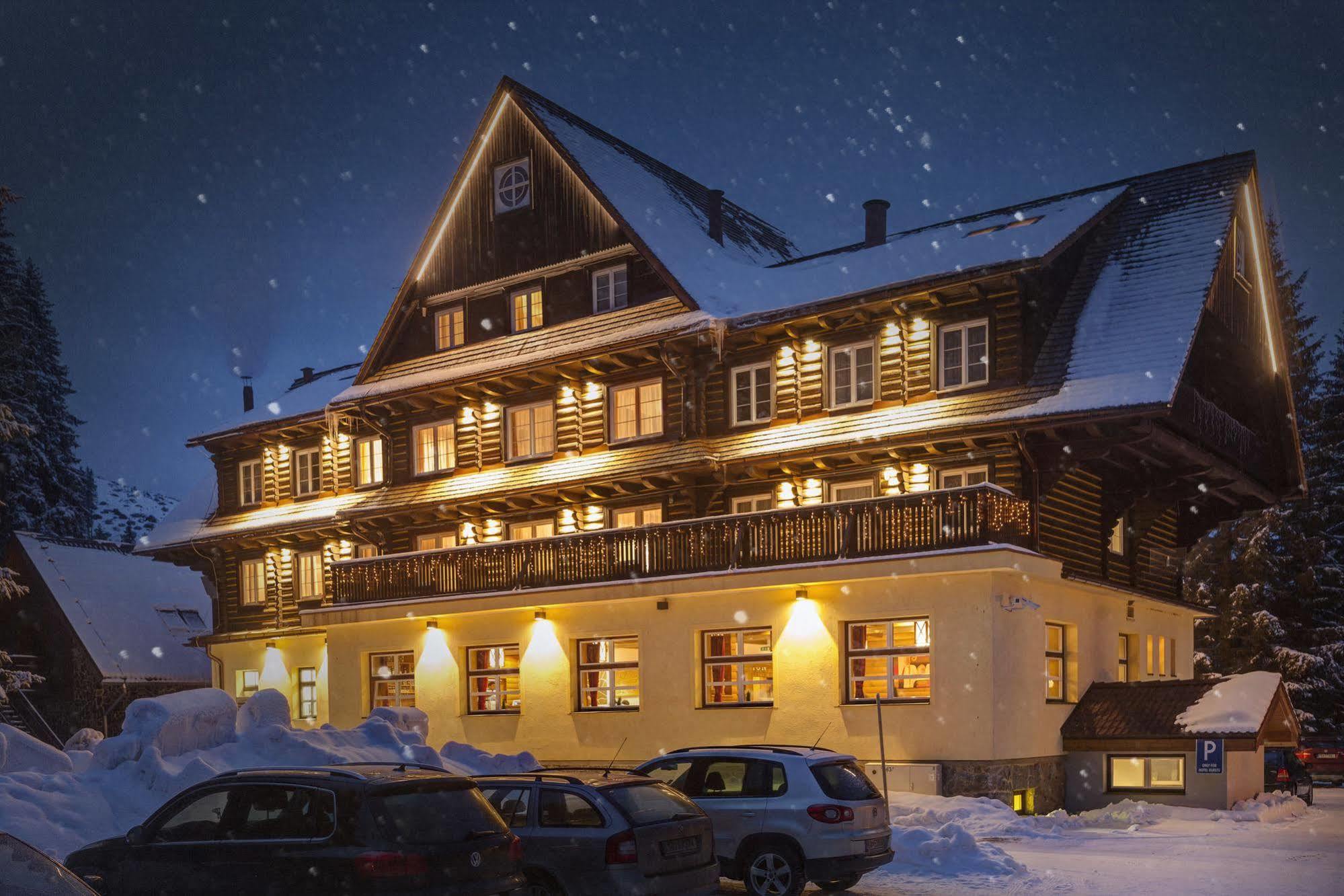 Hotel Mikulasska Chata Demanovska Dolina Bagian luar foto